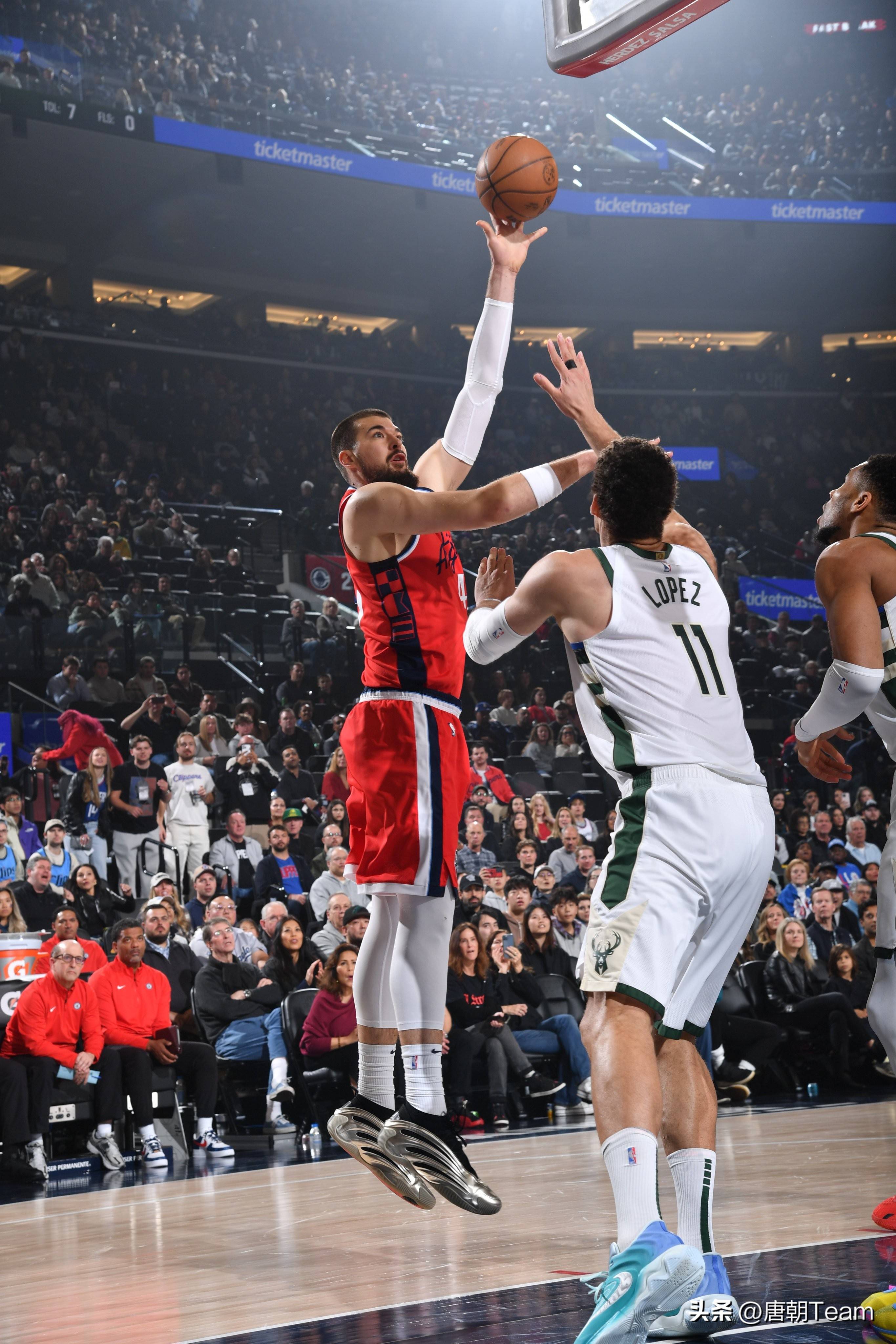 快船战胜雄鹿，乔治独中40分