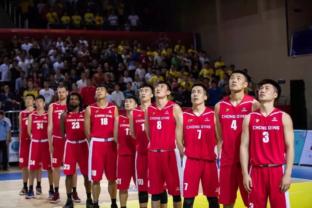 重庆男篮全力出战，力争晋级