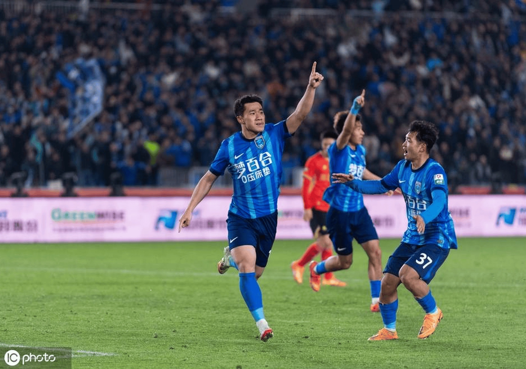 Leyu-上海上港队员陈彬彬破门，帮助球队逆转战胜河北华夏幸福