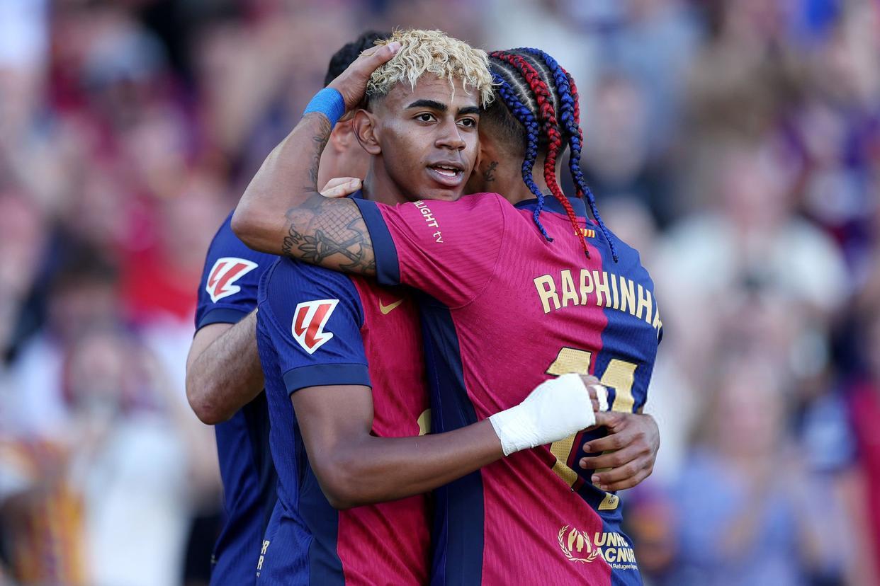 巴萨碾压英格兰,博格巴三分雨点燃全场 巴萨碾压英格兰,博格巴三分雨点燃全场