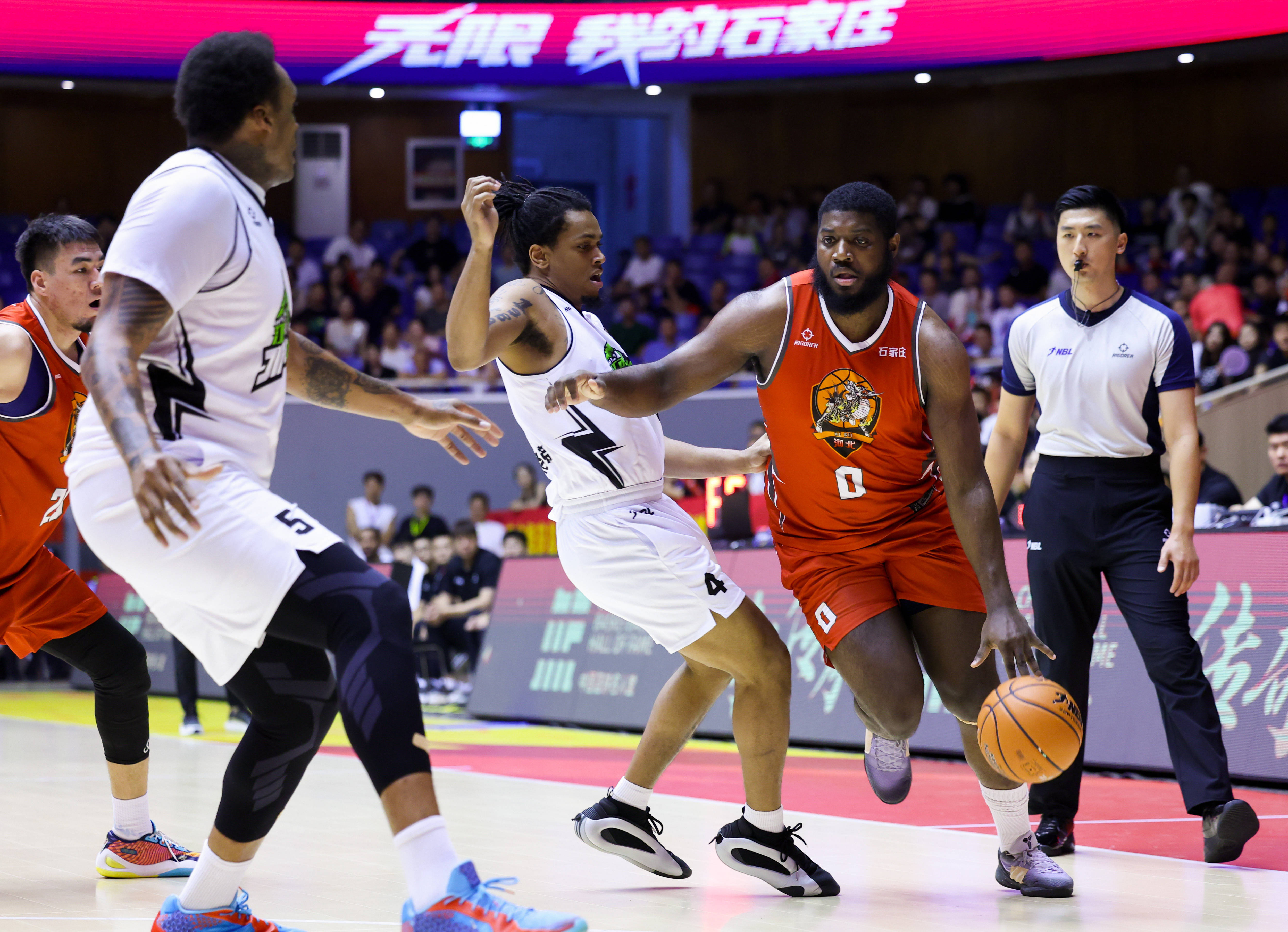 江西男篮击败擂主,冲击榜首 江西男篮击败擂主,冲击榜首