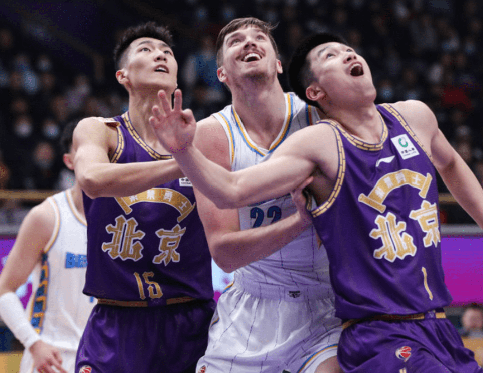 包含北京逆转北控，取得关键胜利重燃胜利之火”的词条