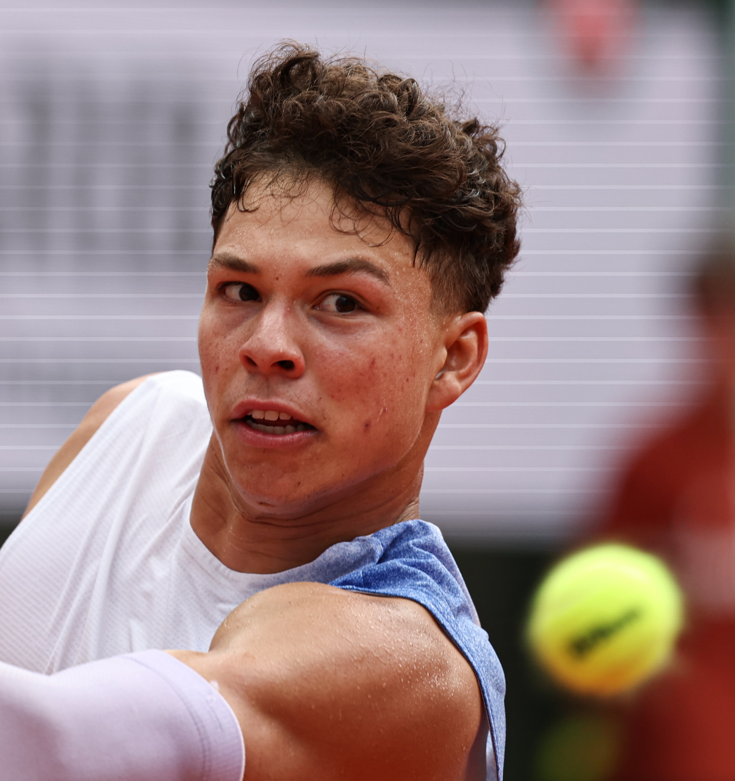 法国网球队力克英国网球队，阿尔卡拉斯高光表现的简单介绍